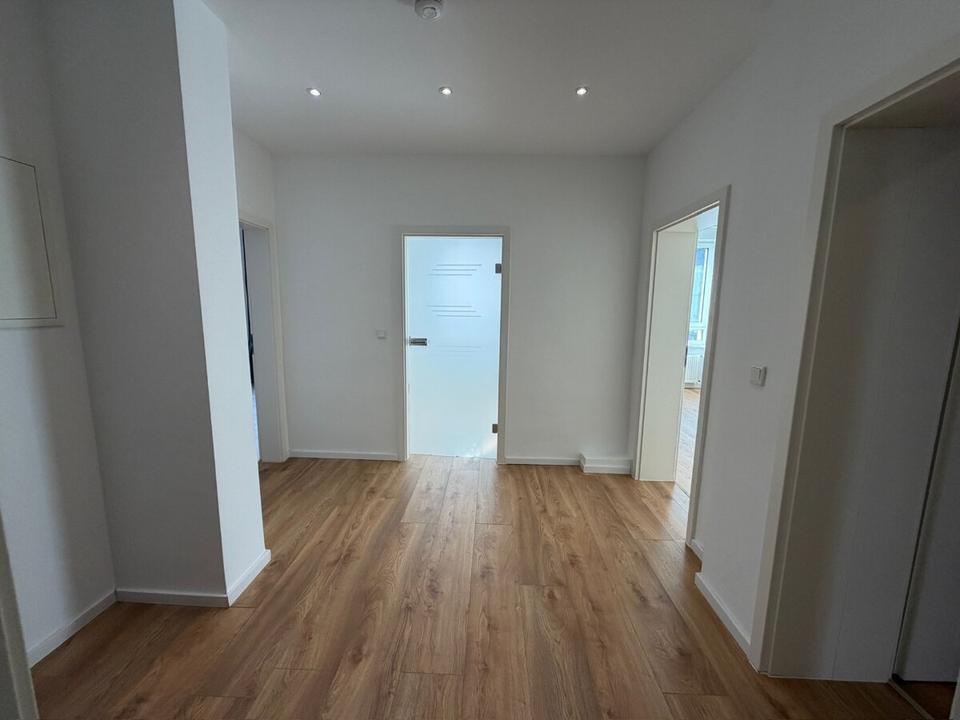 Thumbnail-Sanierte 3-Zimmer-Wohnung mit Einbauküche und Aufzug im Frankfurter Nordend