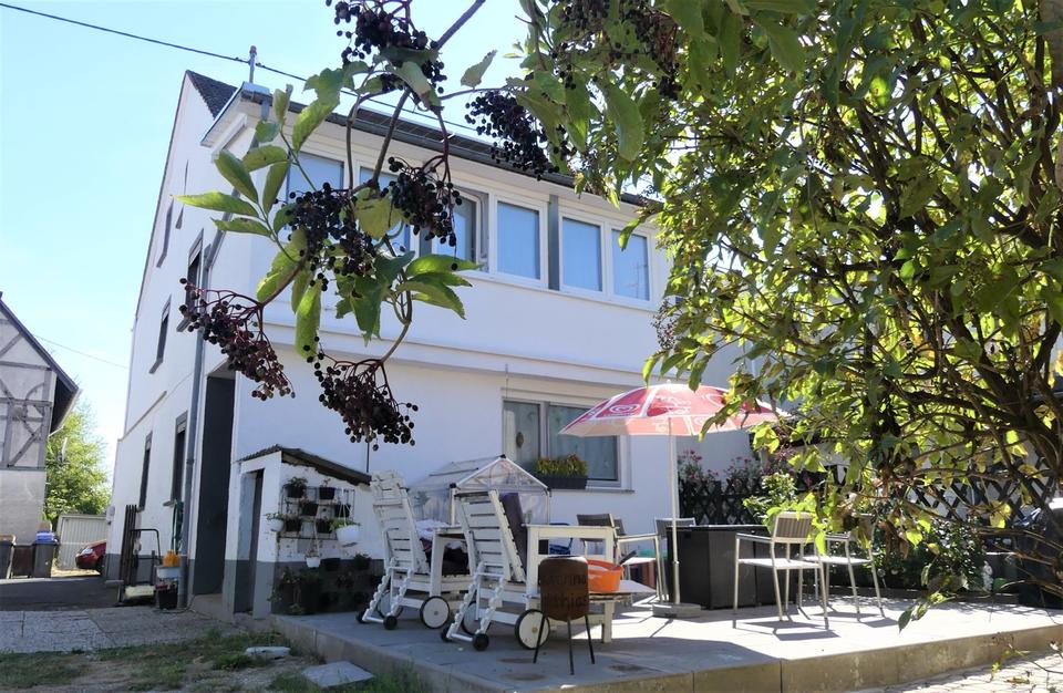 Thumbnail-provisionsfreies Einfamilienhaus mit großem Grundstück