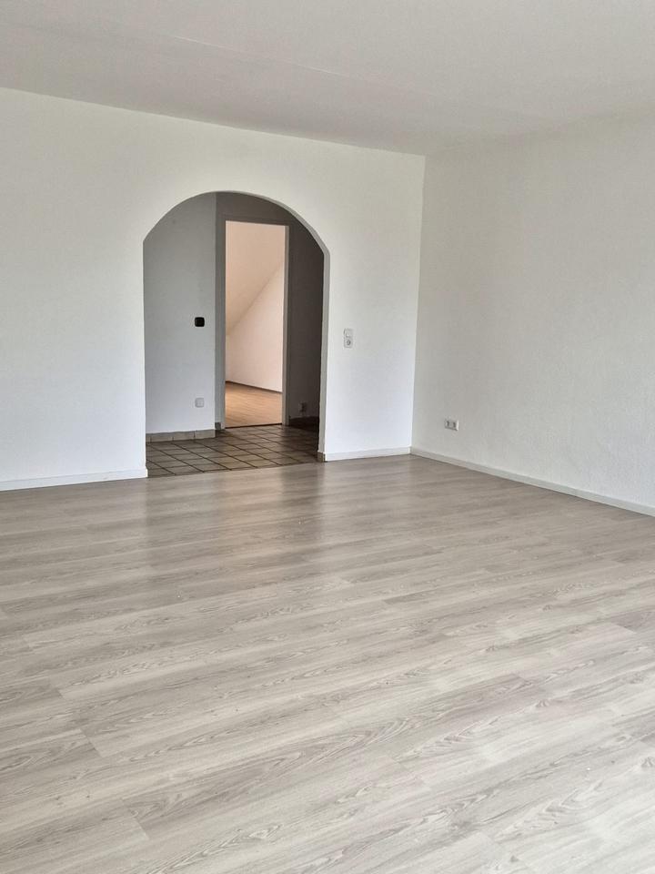 Thumbnail-Charmante 3 Zimmer Dachgeschosswohnung zu vermieten