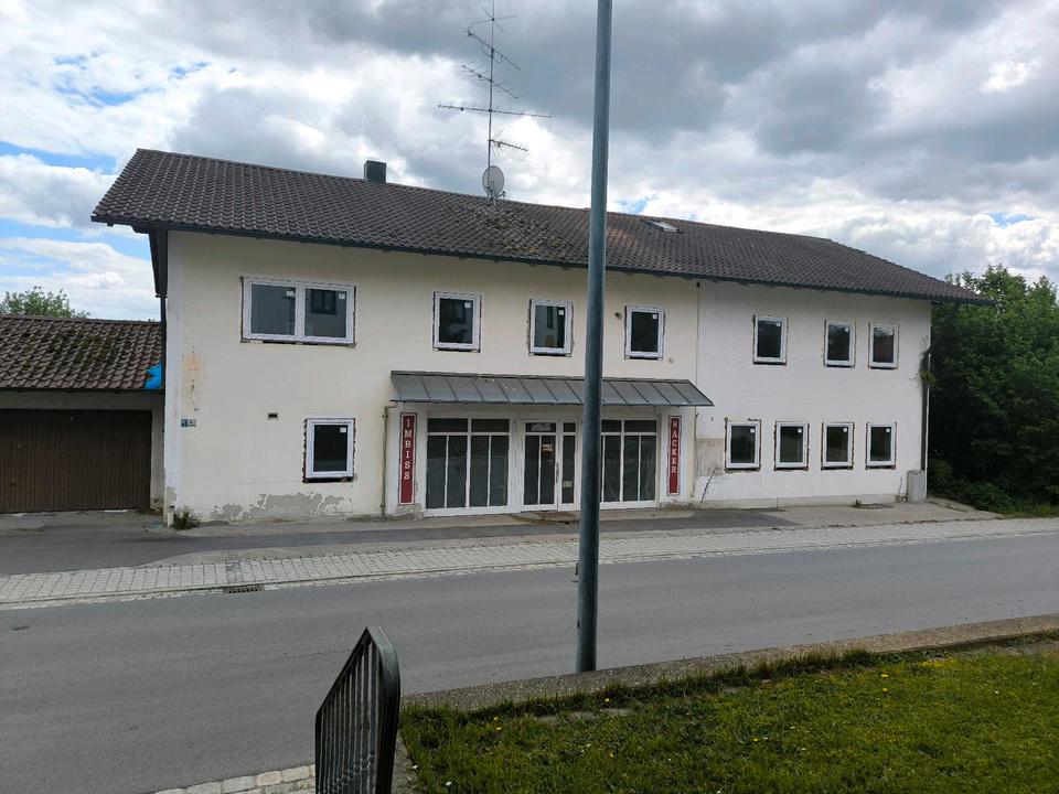 Thumbnail-Sanierungsbedürftige Immobilie mit Gewerbefläche zu verkaufen