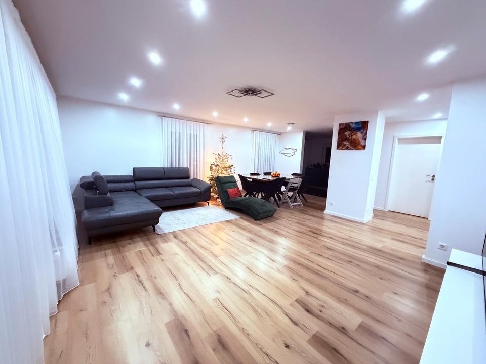 Thumbnail-Moderne 4-Zimmer Wohnung mit großem Balkon & Terasse