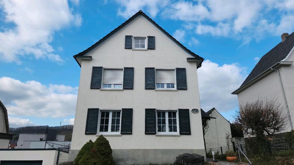 Thumbnail-freistehendes Ein- bis Zweifamilienhaus