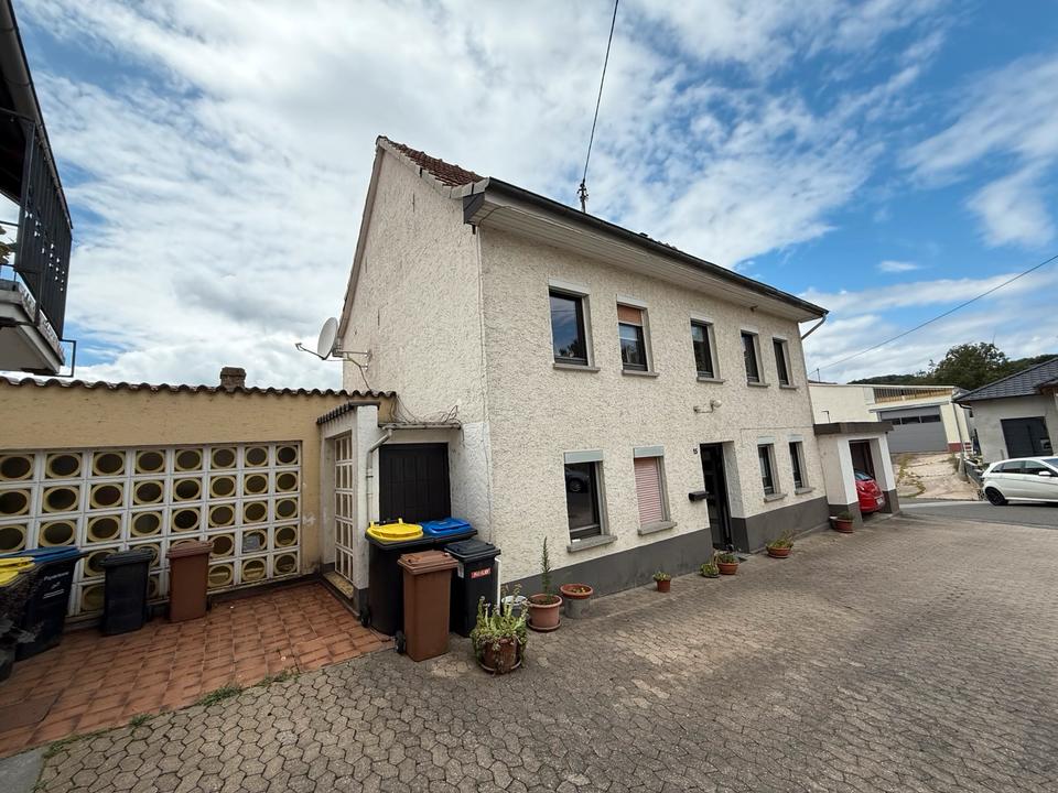 Thumbnail-Charmantes Einfamilienhaus mit Potenzial und Ausbaureserve