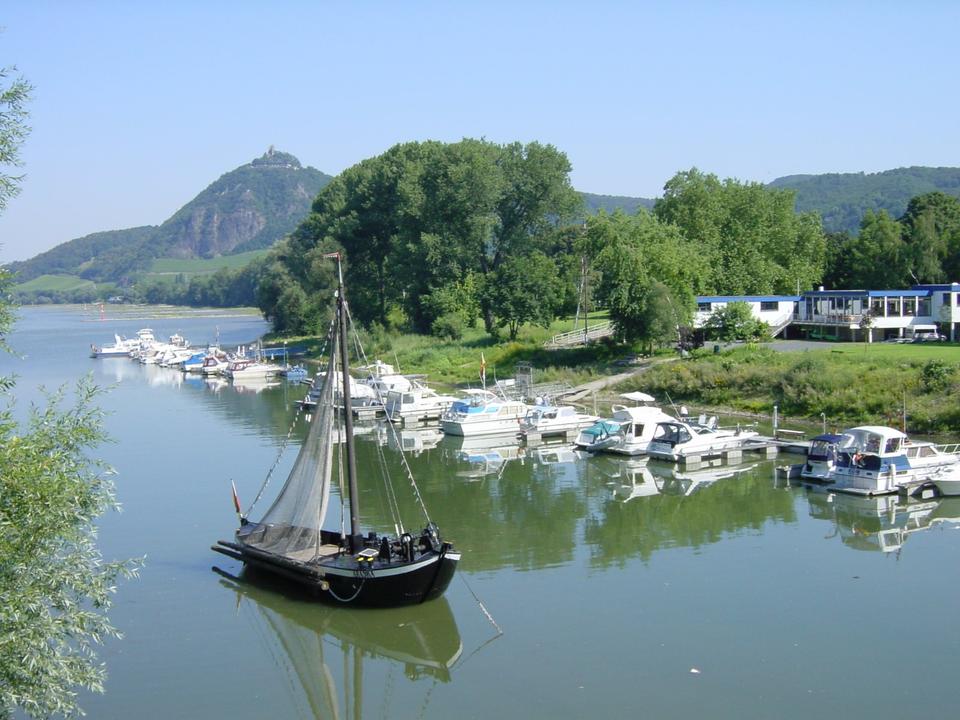 Thumbnail-Ferienwohnung Bad Honnef, 2 P., eig. Eing. + Terrasse, Wo. € 575