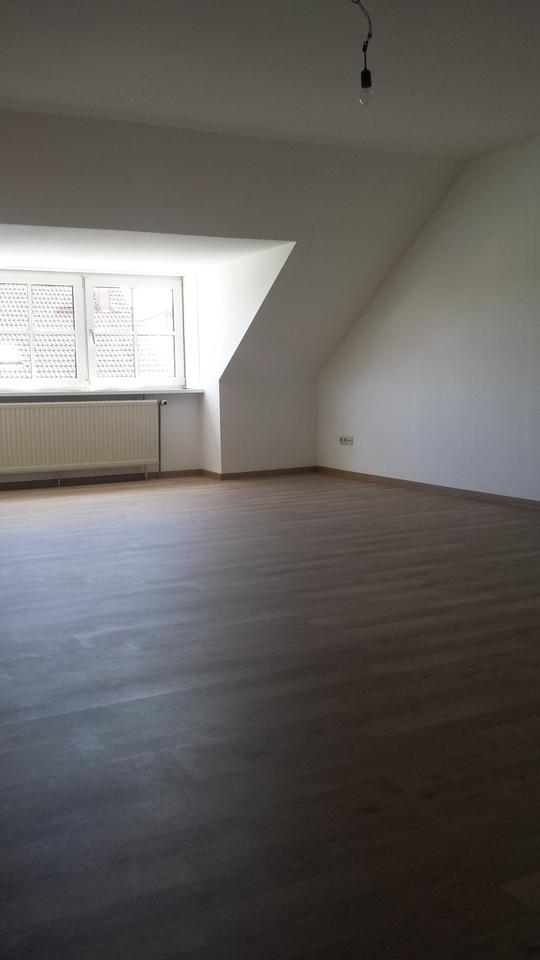 Thumbnail-Helle 2 Zimmer Wohnung 76qm