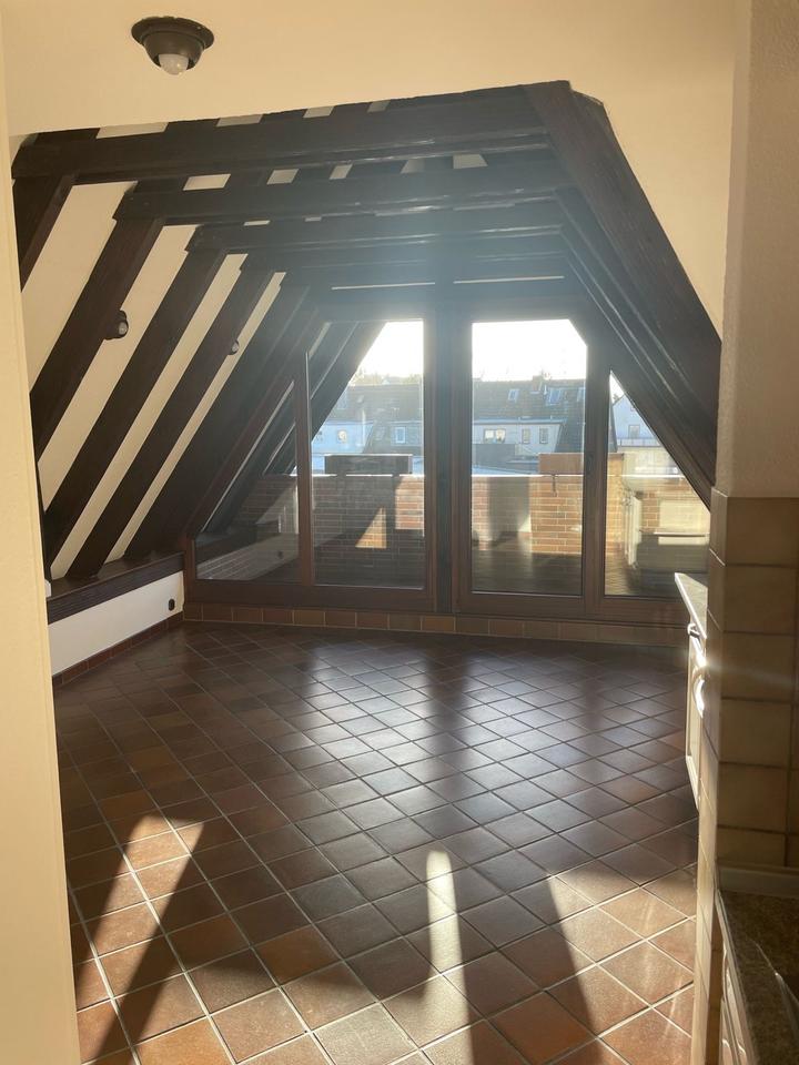 Thumbnail-Gemütliche, zentrumsnahe 2 Zimmer Dachgeschosswohnung plus Garage