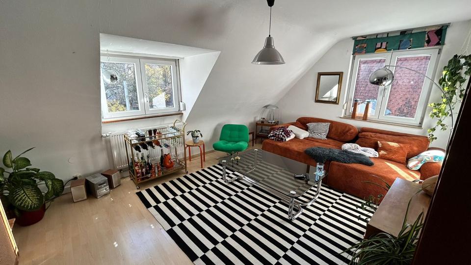 Thumbnail-Schöne helle 3-Zimmer Dachgeschosswohnung in Stuttgart-Ost