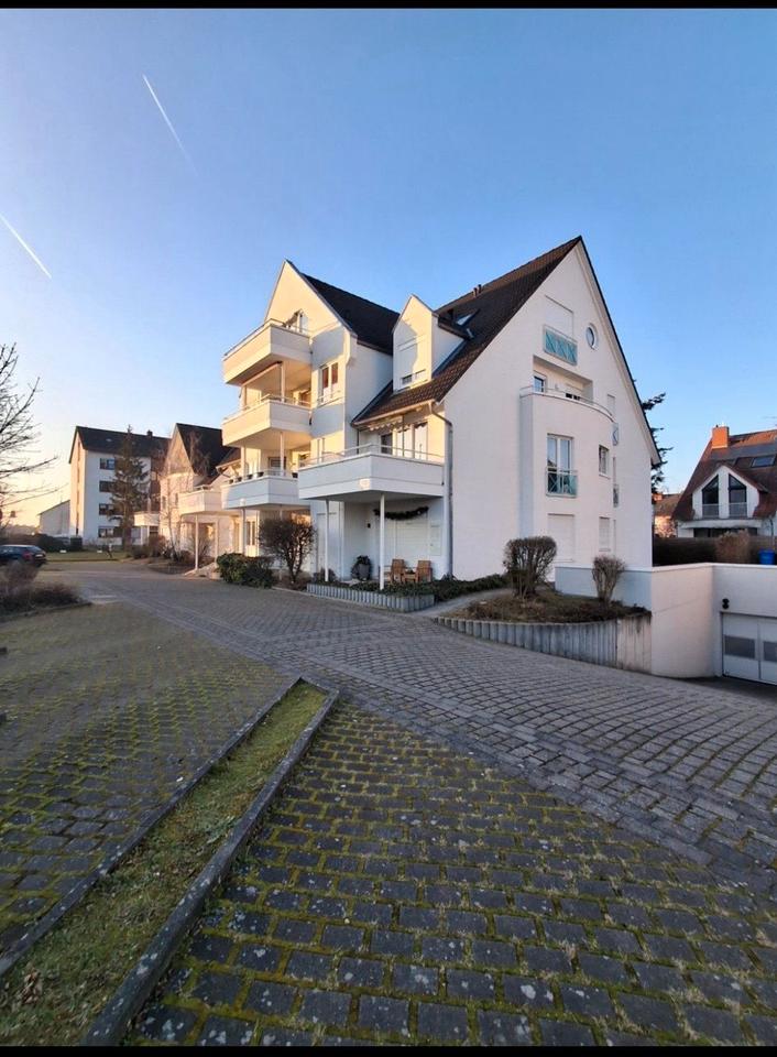 Thumbnail-Gemütliche Zwei Zimmer Dachgeschosswohnung mit Einbauküche