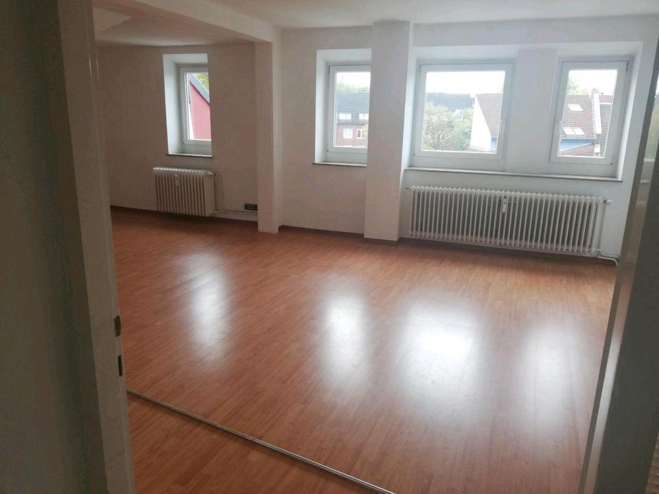 Thumbnail-2-ZKBB Dachgeschoss-Wohnung zum 01.06. oder früher zu vermieten