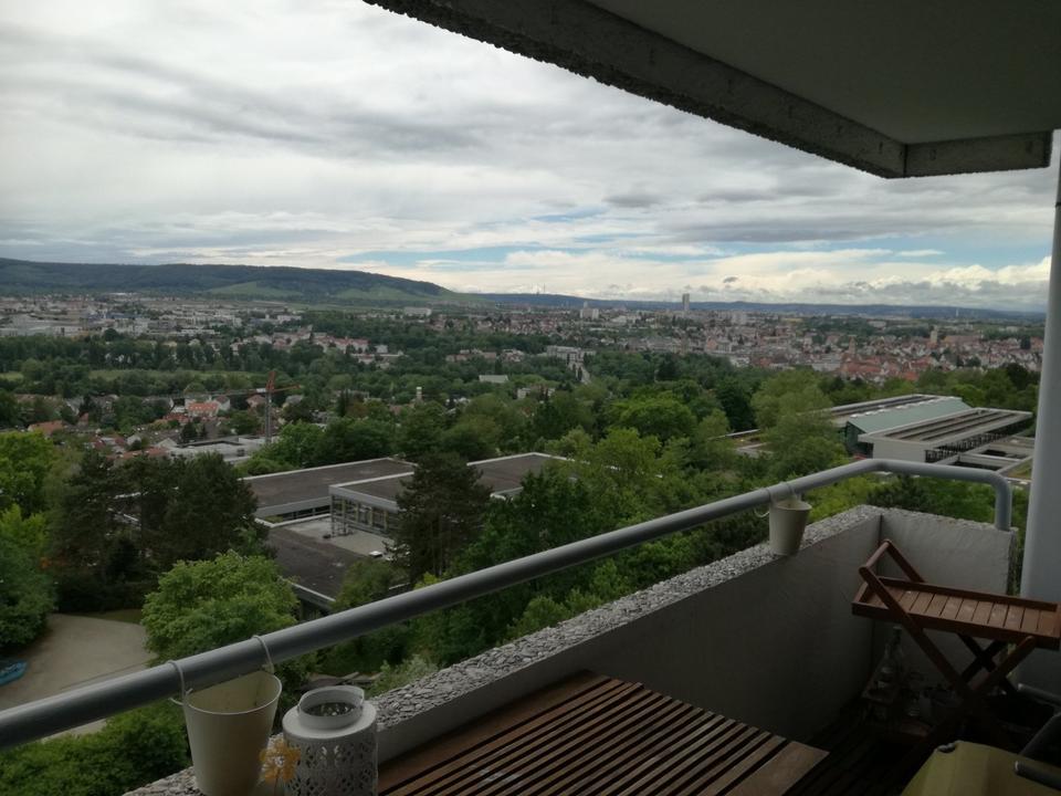 Thumbnail-Sehr schöne 2 ½ Zimmer Wohnung in der Korber Höhe 8. Stock, möbl