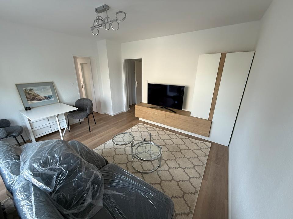 Thumbnail-Ffm-Ginnheim: 2-Zimmer-Wohnung - frisch renoviert und möbliert