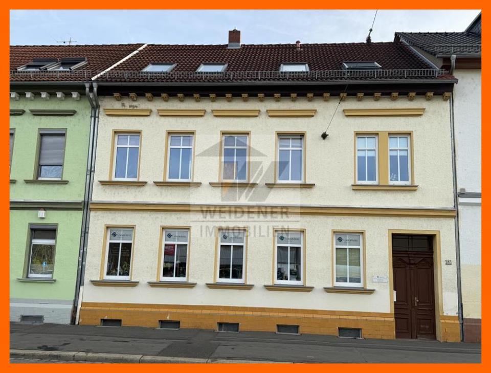 Thumbnail-Moderne 4 Raum-Wohnung mit Einbauküche, Kaminofen und Balkon.