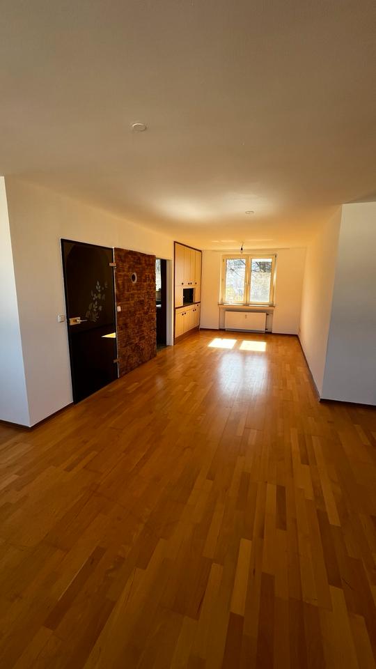 Thumbnail-4-Zimmer-Wohnung