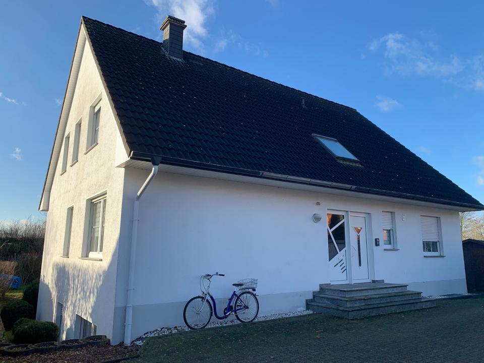 Thumbnail-Helle 2-Zimmer-Souterrainwohnung mit Stellplatz in ruhiger Lage –