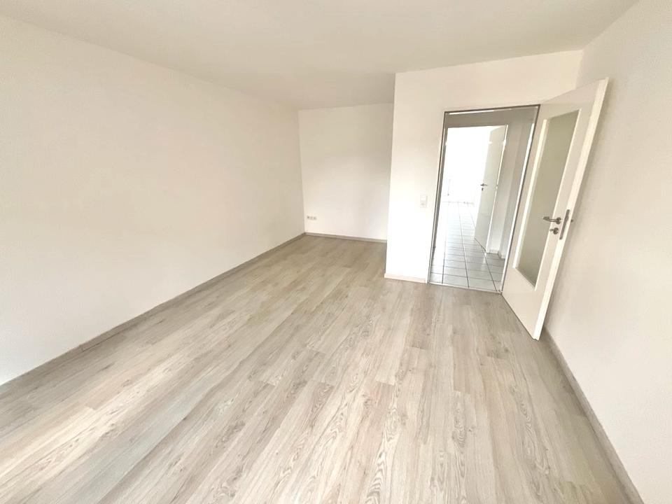 Thumbnail-Helle und große 2 Zimmerwohnung