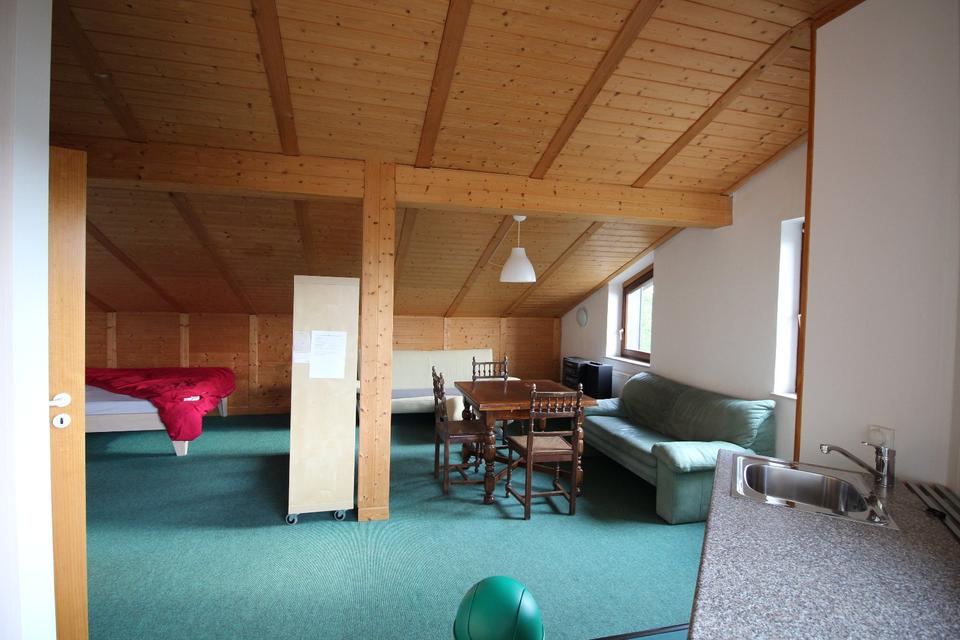 Thumbnail-Dachgeschosswohnung zwei Zimmer bis 28.02.2016 an Studentin