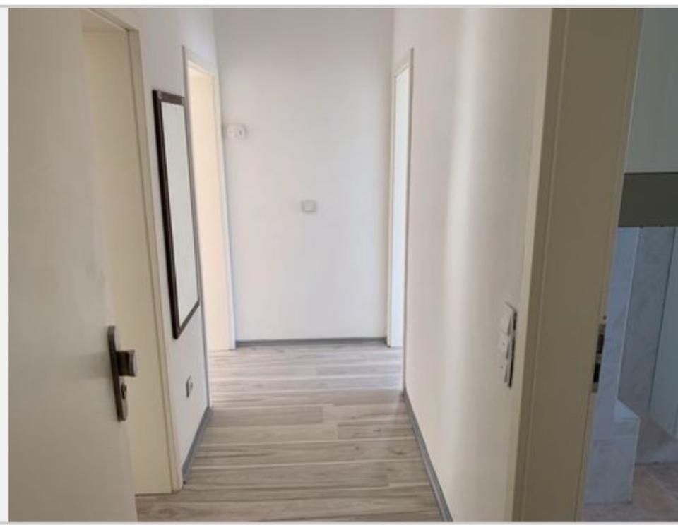 Thumbnail-Helle, moderne 2–2,5-Zimmer-Wohnung in Köln-Niehl nähe Ford Werke