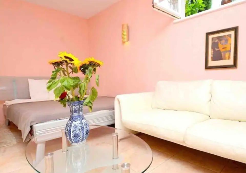 Thumbnail-Vollmöbliertes 1 Zimmer Apartment mit Terrasse