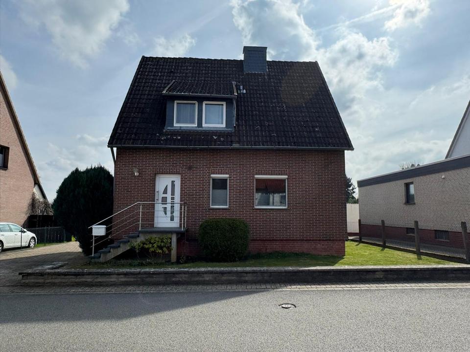 Thumbnail-Freistehendes Einfamilienhaus mit großem Grundstück