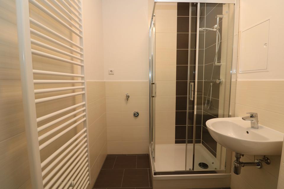 Thumbnail-Richtig eingeseift...moderne 2-RW mit Dusche u. Balkon!!!