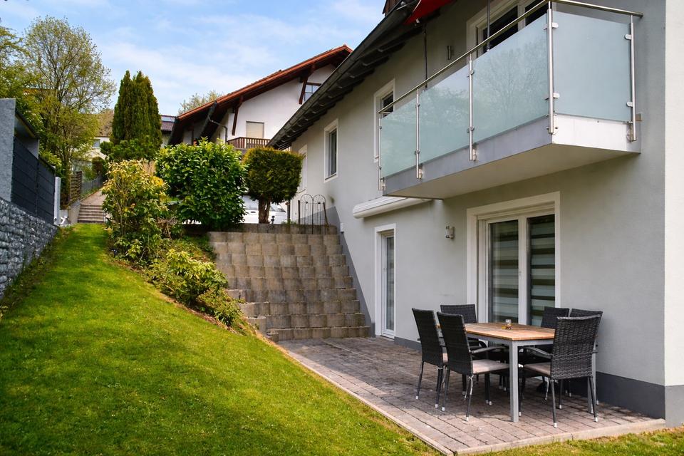 Thumbnail-Großzügige 3,5-Zimmer-Wohnung mit Garten, zwei Terrassen & Garage