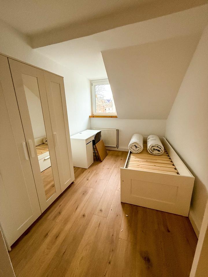 Thumbnail-Möblierte 4er WomanFrauen-WG mit Küche auf 85m2 zzgl. Spitzboden