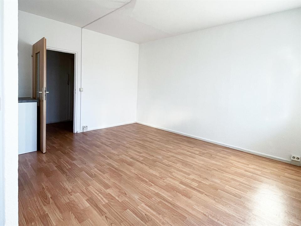 Thumbnail-Helle 1-Raum-Wohnung mit moderner Einbauküche