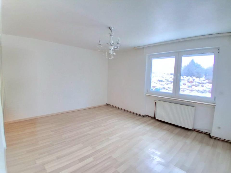 Thumbnail-Großzügige helle 4-Zi. Wohnung mit zwei Balkon&1Garagenstellplatz