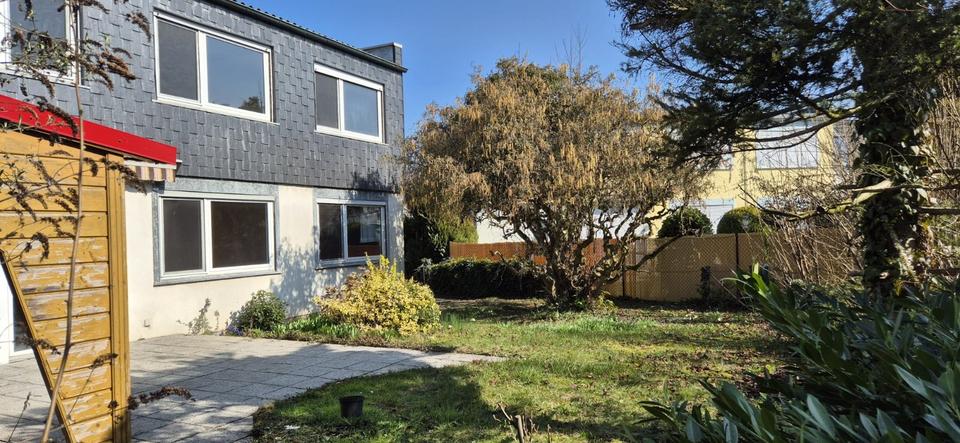 Thumbnail-Haus Einfamilienhaus mit sonnigem Garten u. Garage in Bad Homburg