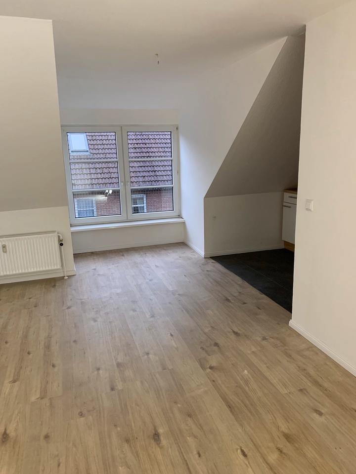 Thumbnail-Schöne 2-Zimmer-Dachgeschosswohnung in Bad Segeberg