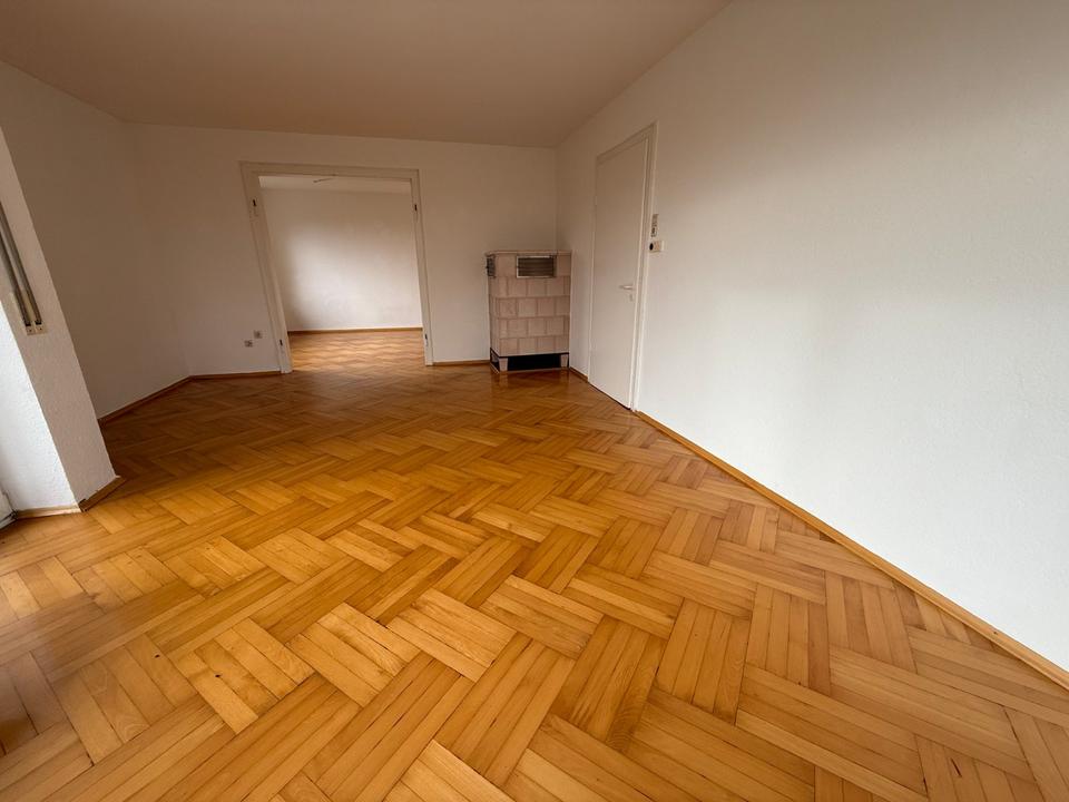 Thumbnail-Großzügige 4-Zimmer-Wohnung mit Südbalkon ink. Panoramaaussicht