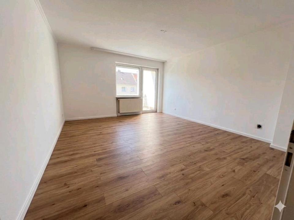 Thumbnail-Anfragestop: Frisch renovierte 3-Zimmer-Wohnung mit Balkon & EBK