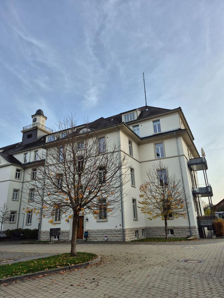 Thumbnail-Untermiete (Jan-Aug): (Voll)möblierte 2-Zimmer-Wohnung mit Balkon