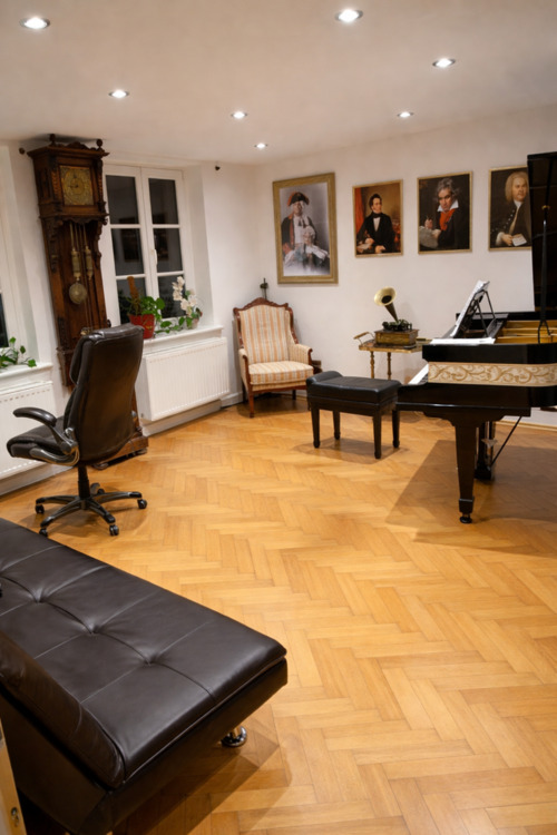 Thumbnail-Großes Einfamilienhaus zentral, Garten, 8-10 Zimmer, Garage