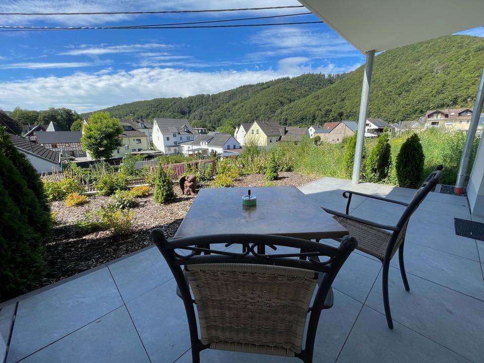 Thumbnail-Modern möblierte 45-m²-Souterrainwohnung mit großer Terrasse & Weitblick – sofort bezugsfertig