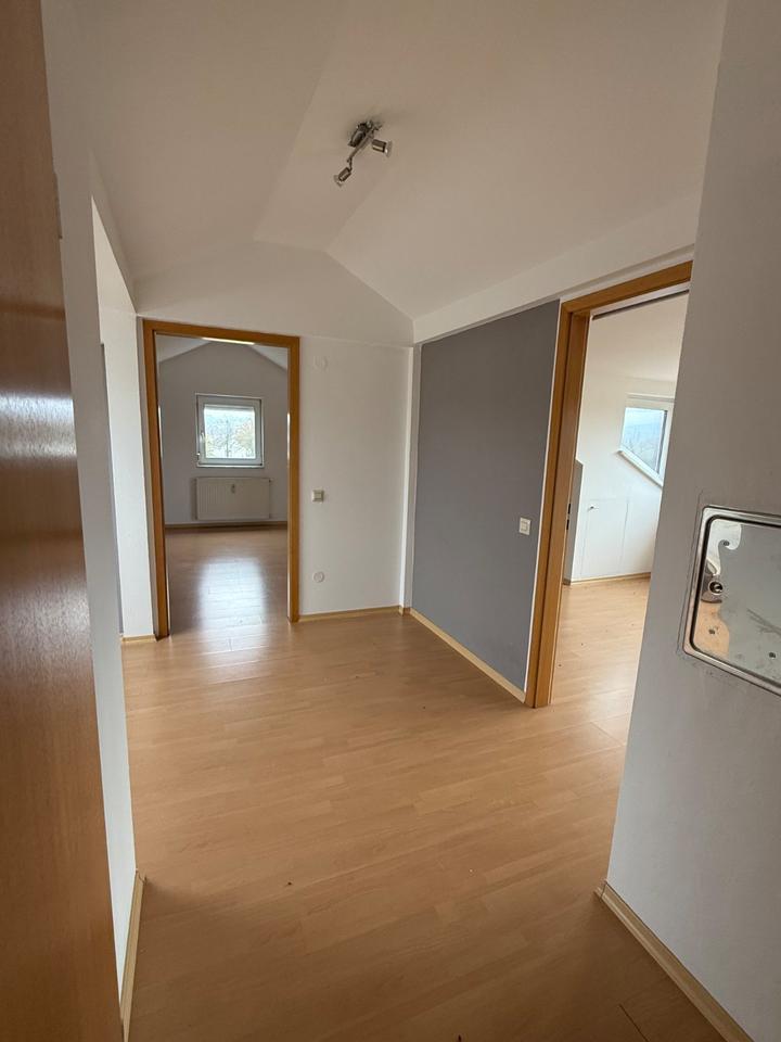 Thumbnail-Helle 2,5 Zimmer-Dachgeschosswohnung mit Panoramablick