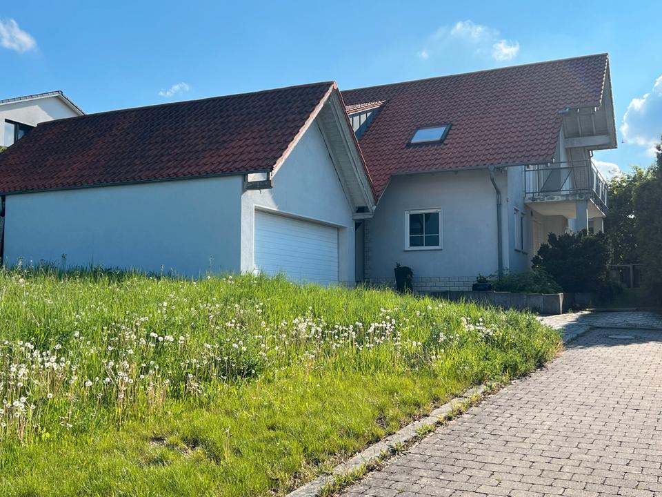 Thumbnail-Einfamilienwohnhaus mit Doppelgarage - von Privat