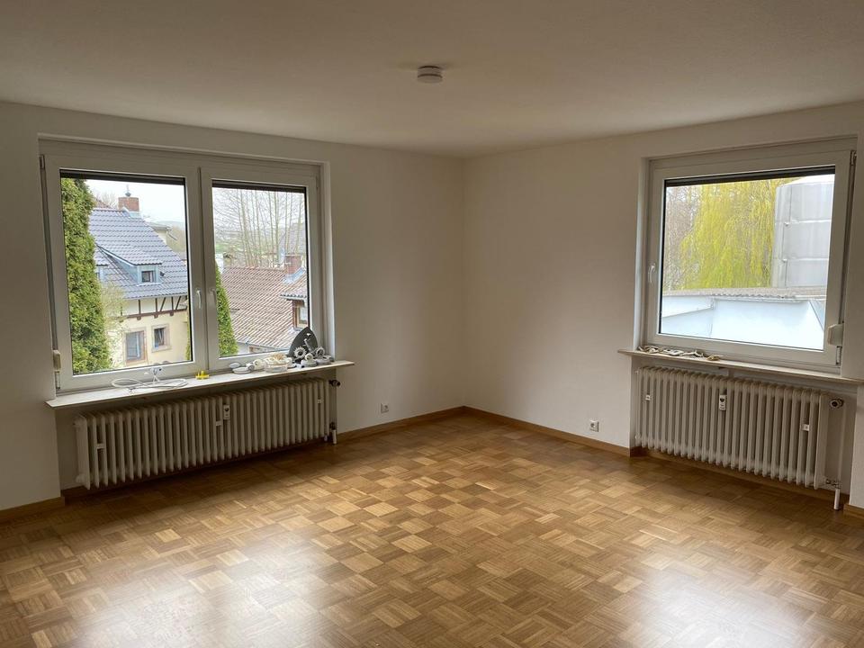 Thumbnail-Helle 4 Zimmer Wohnung, Einbauküche, Garage & separater Eingang
