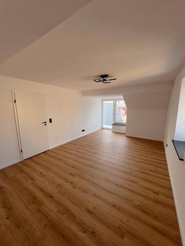 Thumbnail-2 Zimmer DG Wohnung in Straubing m Balkon - nähe Theresiencenter