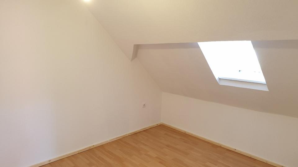 Thumbnail-Renovierte, 69 qm DG Wohnung, 4 Zimmer, Küche, Bad