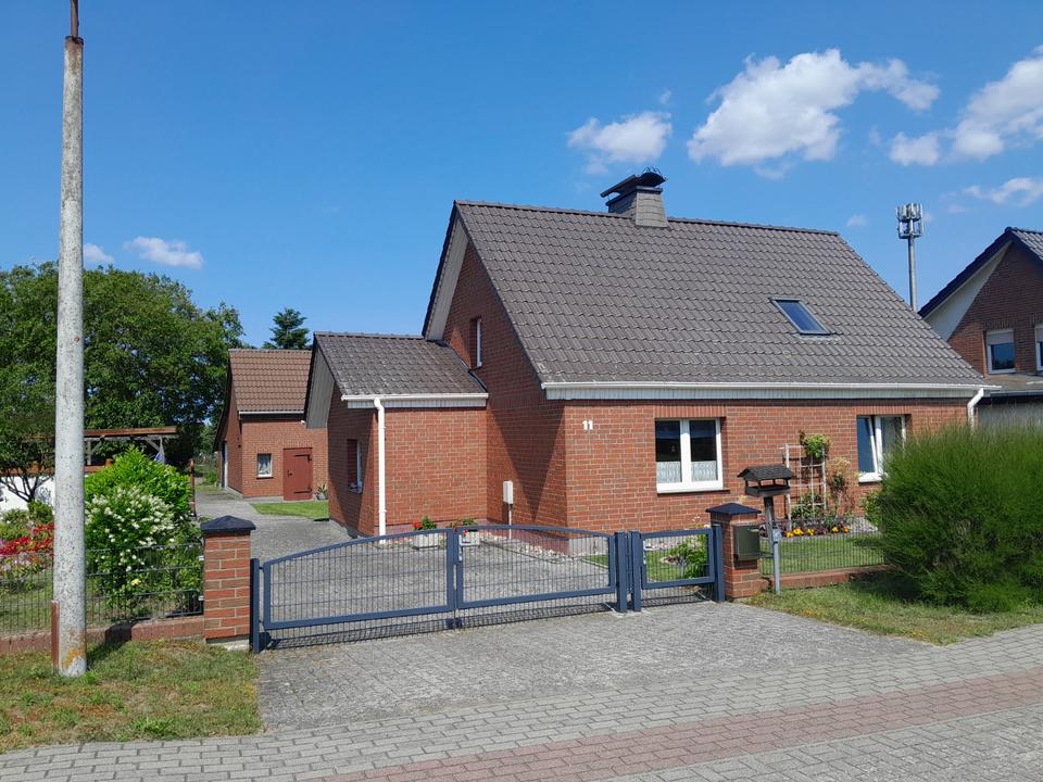 Thumbnail-Einfamilienhaus mit großzügigem Grundstück und Nebengelass