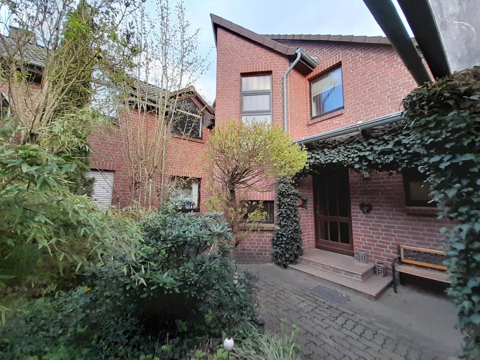 Thumbnail-Einfamilienhaus, zentrale Wohnlage, Garten, Obstbaumbestand