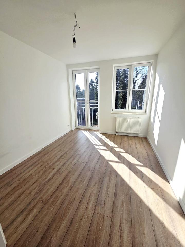 Thumbnail-Schöne 32,5 Zimmer Wohnung in grüner Lage