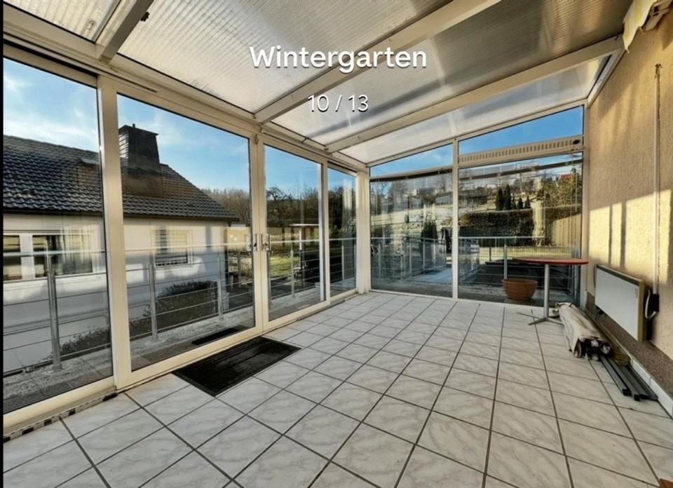 Thumbnail-Große 4-Zimmer Wohnung mit Terrasse, Wintergarten und Garten zu v