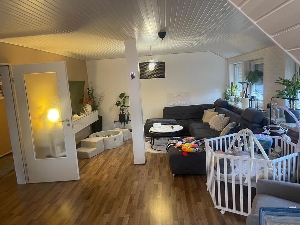 Thumbnail-Großzügige 4-Zimmer Wohnung mit Garten