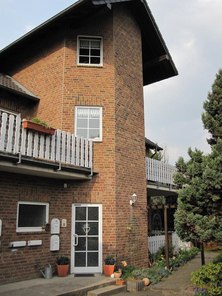 Thumbnail-Großzügige 93qm Dachgeschoßwohnung in Troisdorf-Altenrath Carport