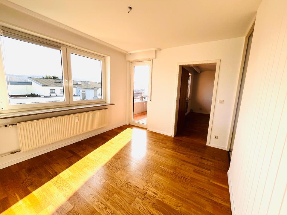 Thumbnail-Sonnige 2,5 Zimmer Wohnung in Leonberg ab sofort zu vermieten