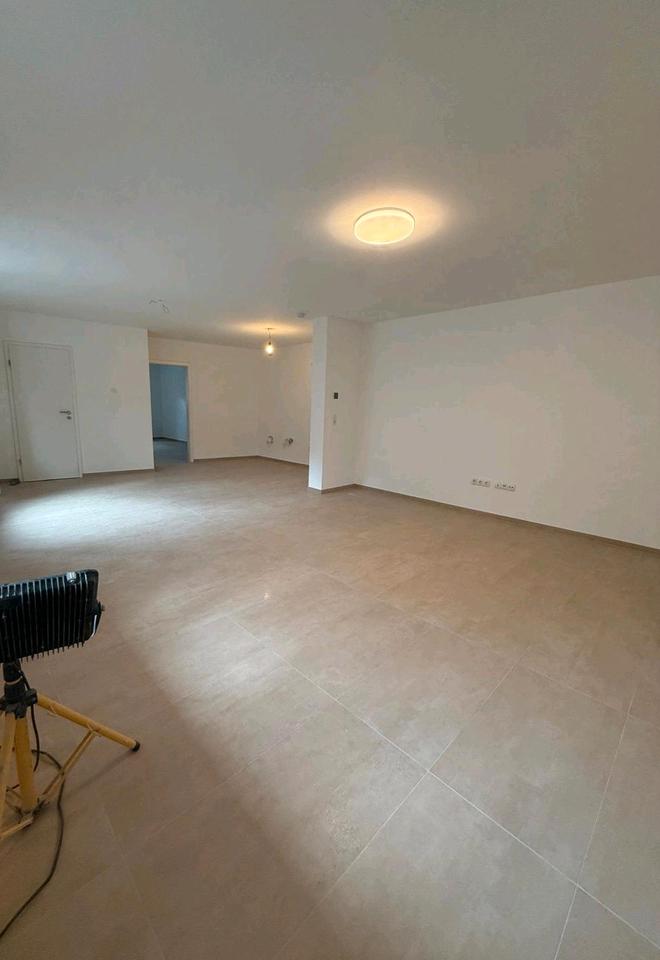 Thumbnail-Helle 2 Zimmer Wohnung für SinglesPaare