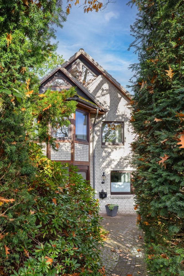 Thumbnail-Erstklassiges Wohnen in Wellingsbüttel – stilvolles Reihenhaus