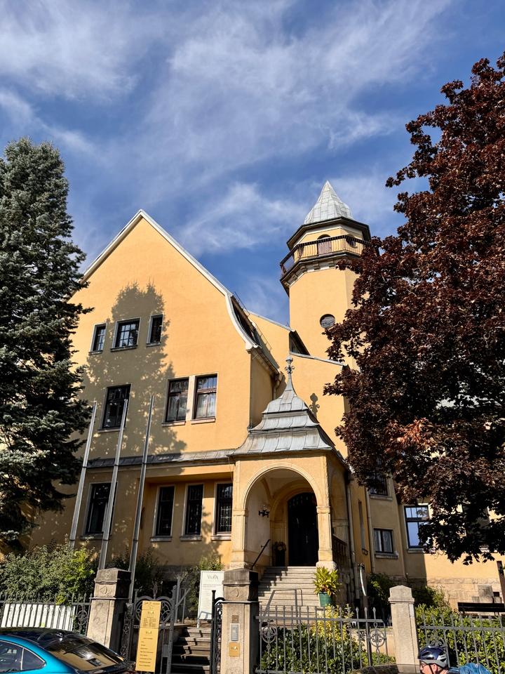 Thumbnail-exklusive 4 Raumwohnung mit Einbauküche in repräsentativer Villa